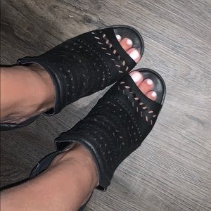 Qupid Black Open Toe Thick Heels // SZ 8